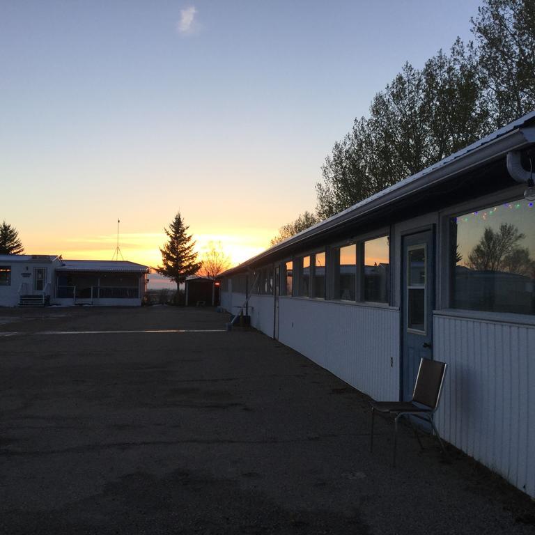 Raval Paradise Motel And Rv Park Youngstown Εξωτερικό φωτογραφία