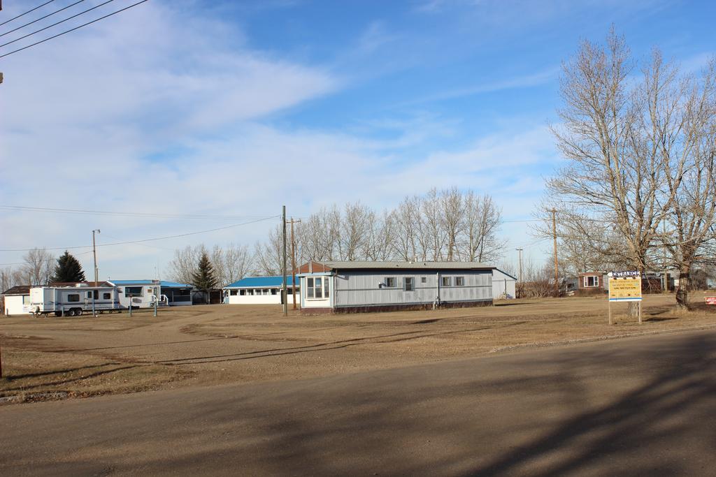 Raval Paradise Motel And Rv Park Youngstown Εξωτερικό φωτογραφία
