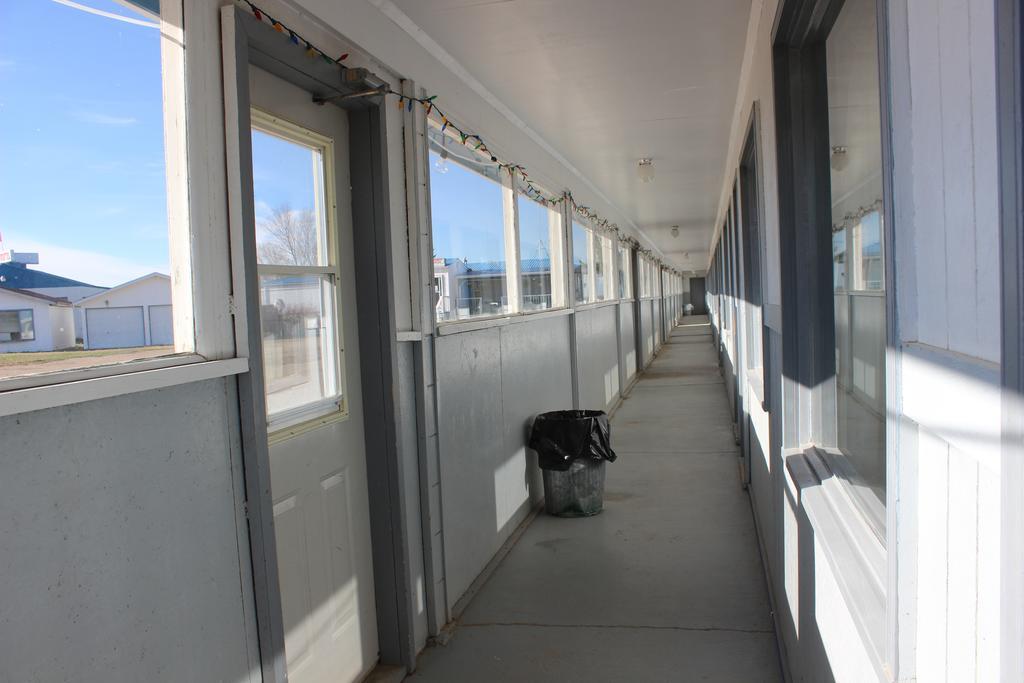 Raval Paradise Motel And Rv Park Youngstown Εξωτερικό φωτογραφία