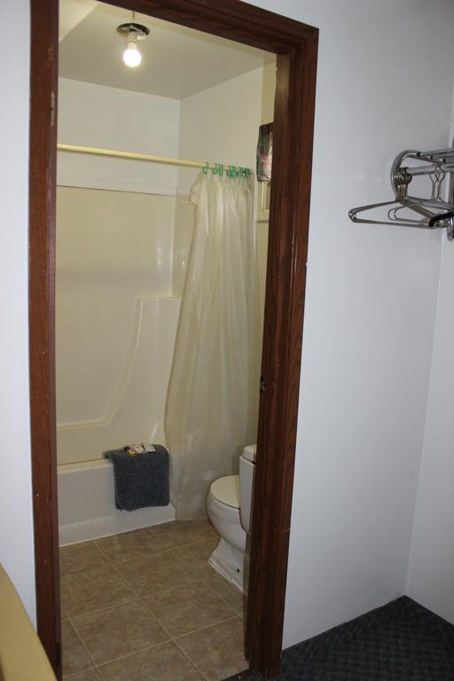 Raval Paradise Motel And Rv Park Youngstown Εξωτερικό φωτογραφία