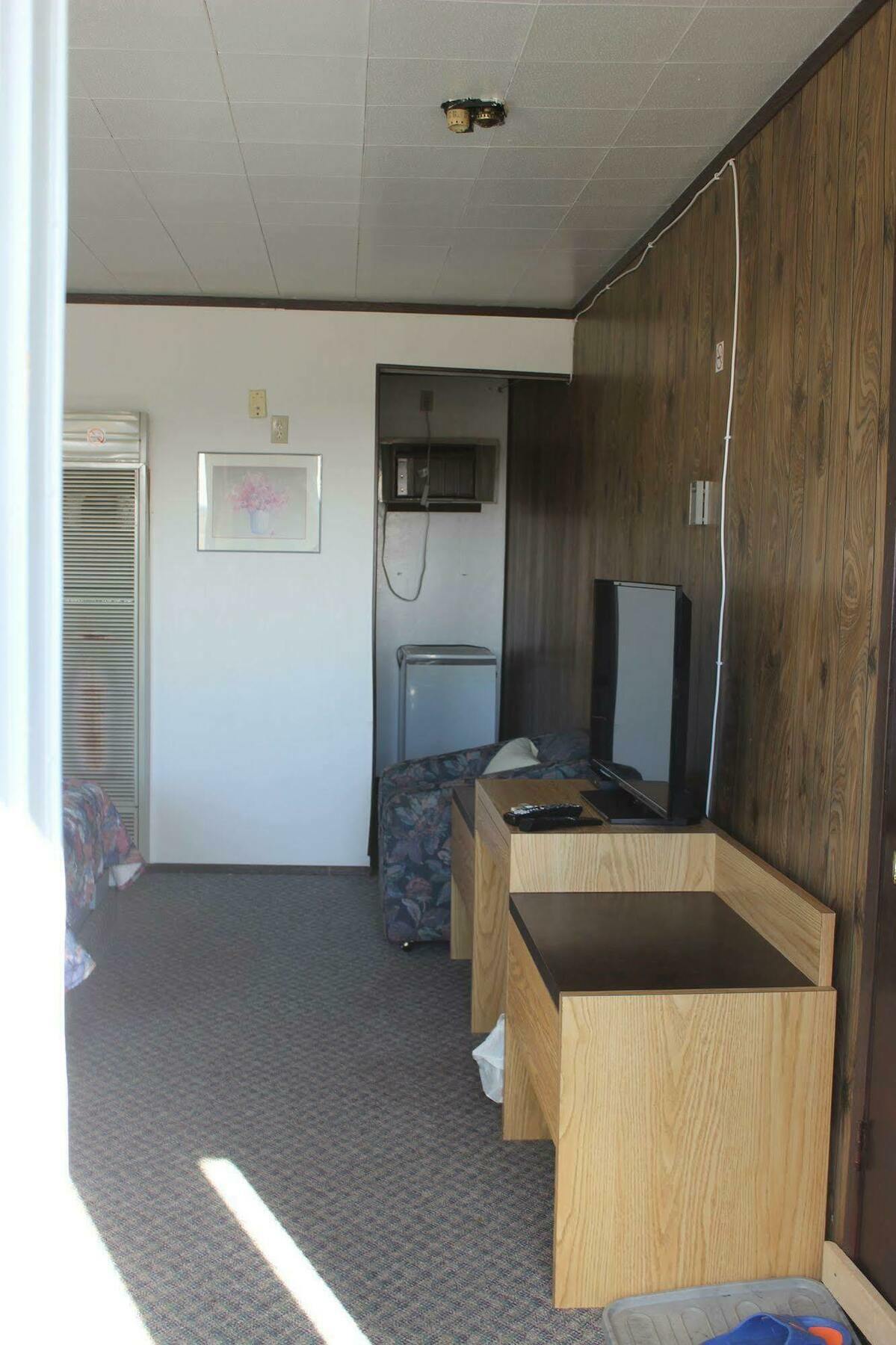 Raval Paradise Motel And Rv Park Youngstown Εξωτερικό φωτογραφία